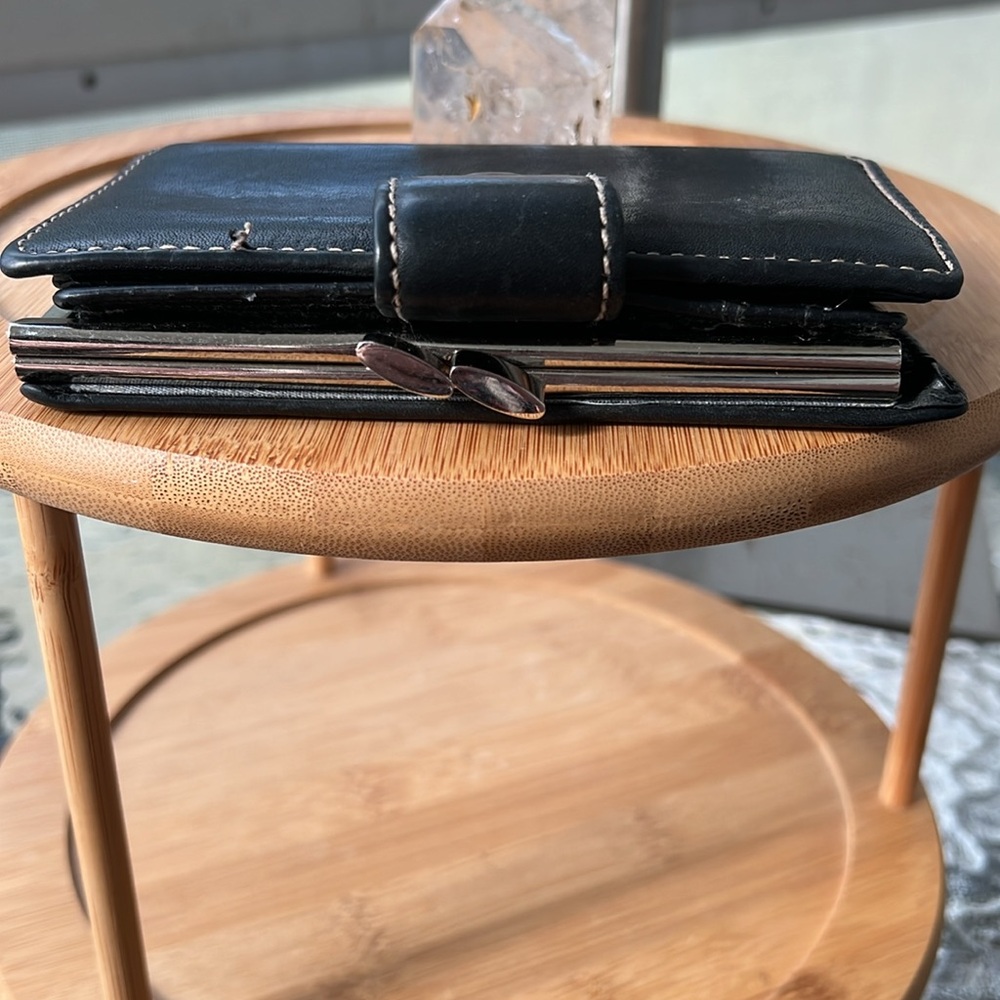 Womens black leather kisslock wallet - Picture 4 of 8